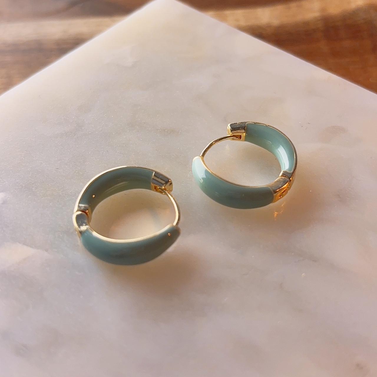 Heart seeker gold tiffany blue hoop earrings