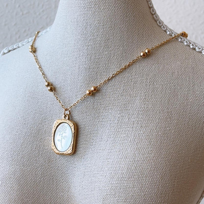 Belle rose pendant gold necklace