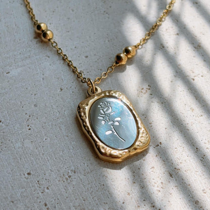 Belle rose pendant gold necklace