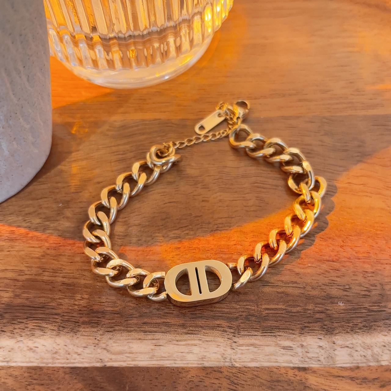 Dyanne buckle chunky chain gold bracelet