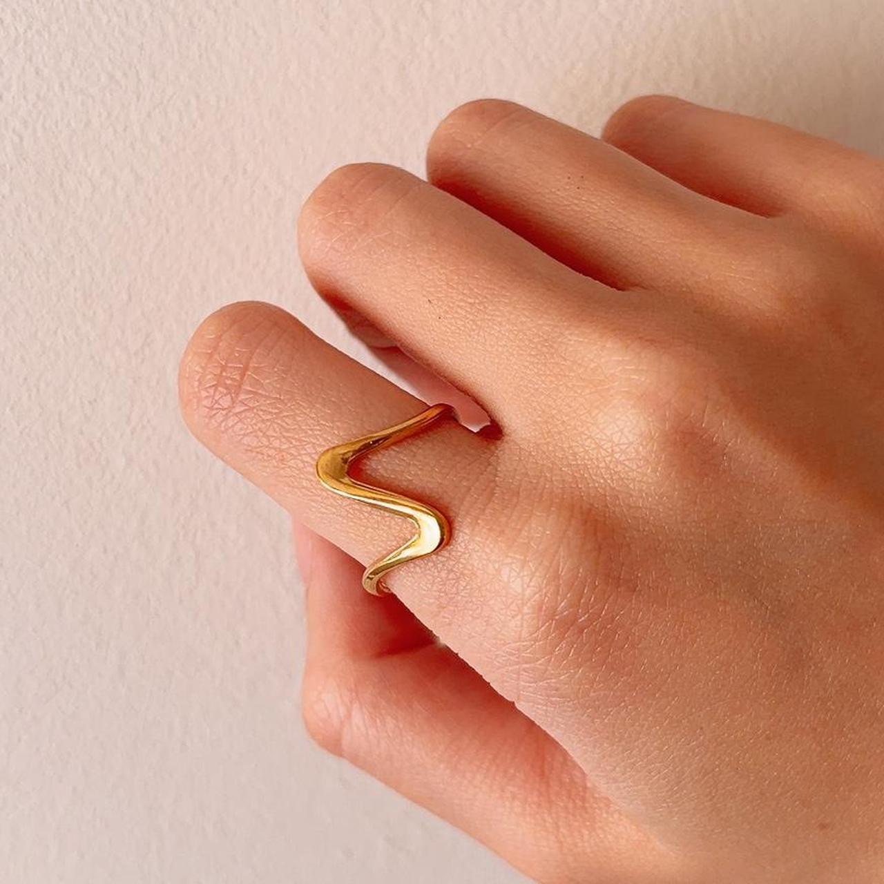 Feel my heartbeat wave gold ring