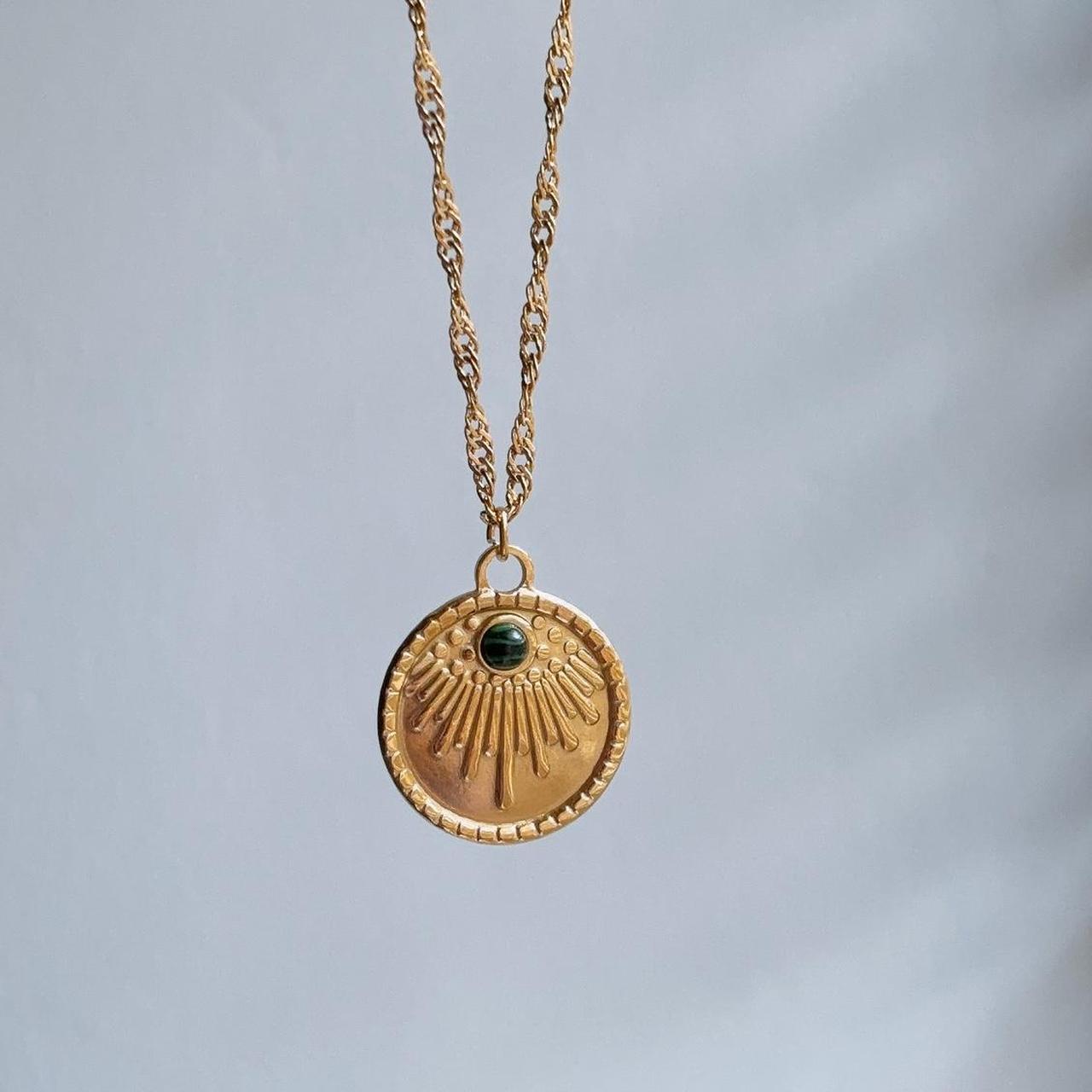 Fleurette Engraved Malachite Gold Pendant Necklace