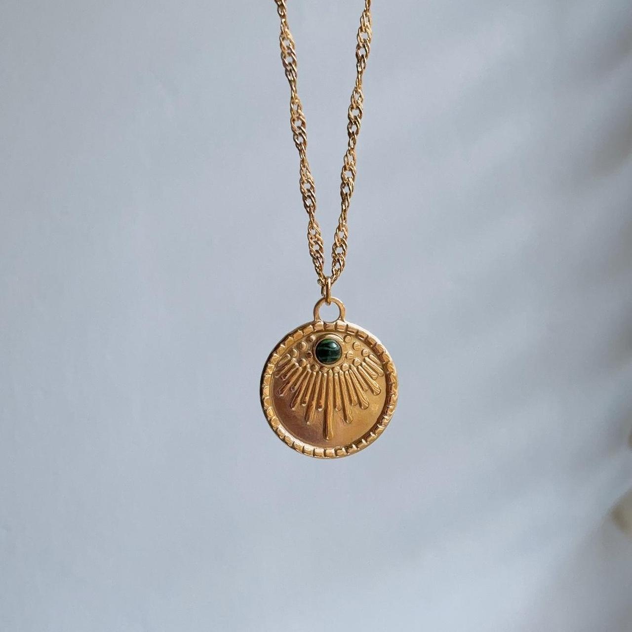 Fleurette Engraved Malachite Gold Pendant Necklace