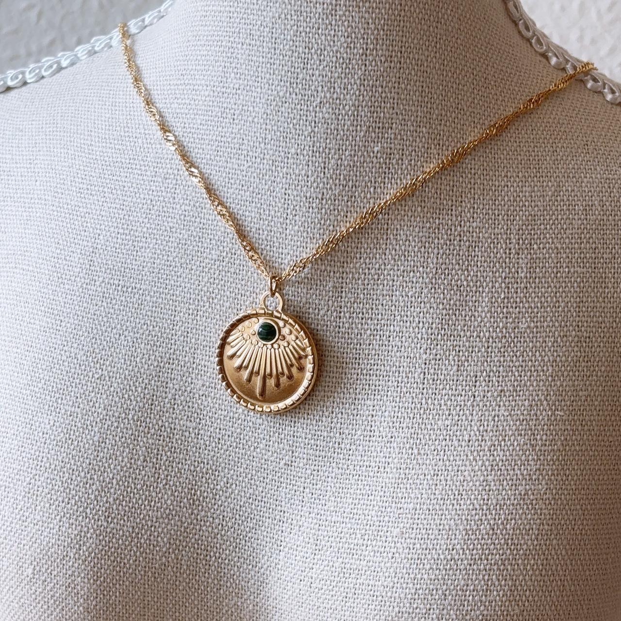 Fleurette Engraved Malachite Gold Pendant Necklace