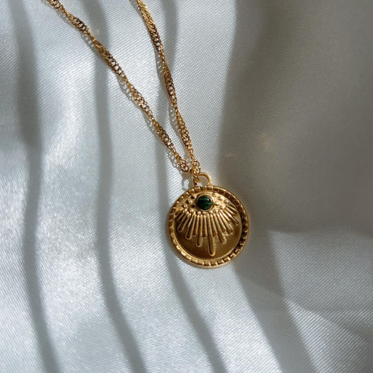 Fleurette Engraved Malachite Gold Pendant Necklace