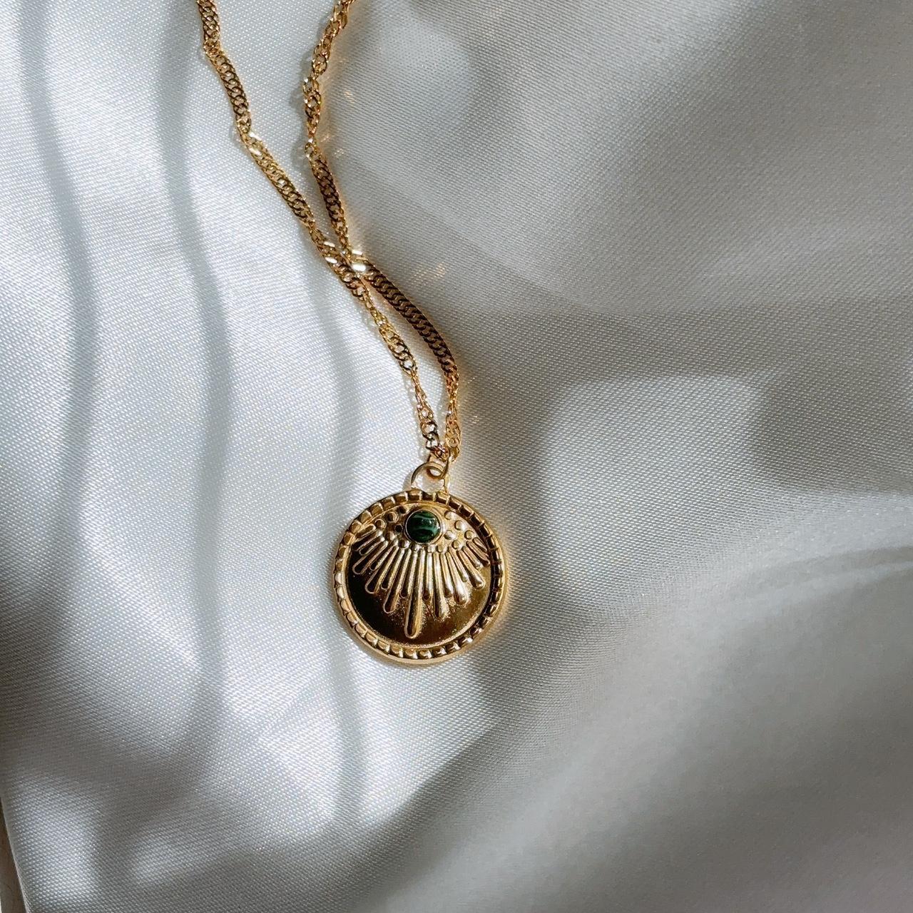Fleurette Engraved Malachite Gold Pendant Necklace