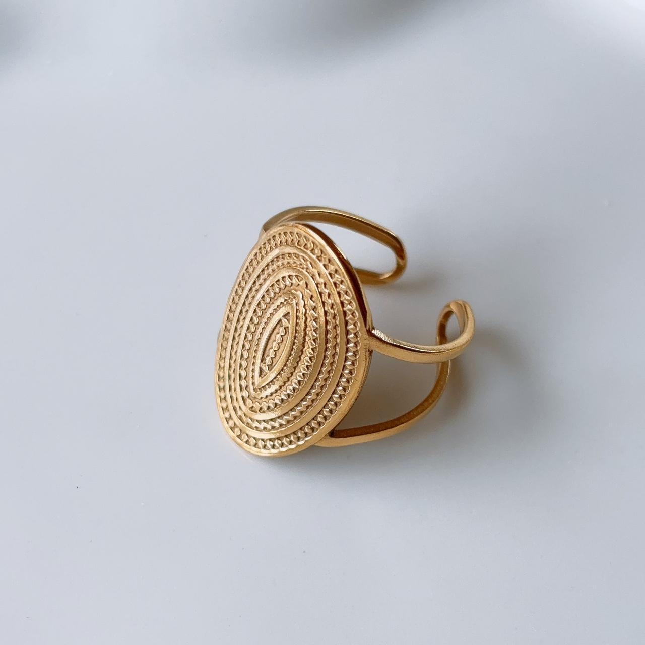 Gold medallion textured ring