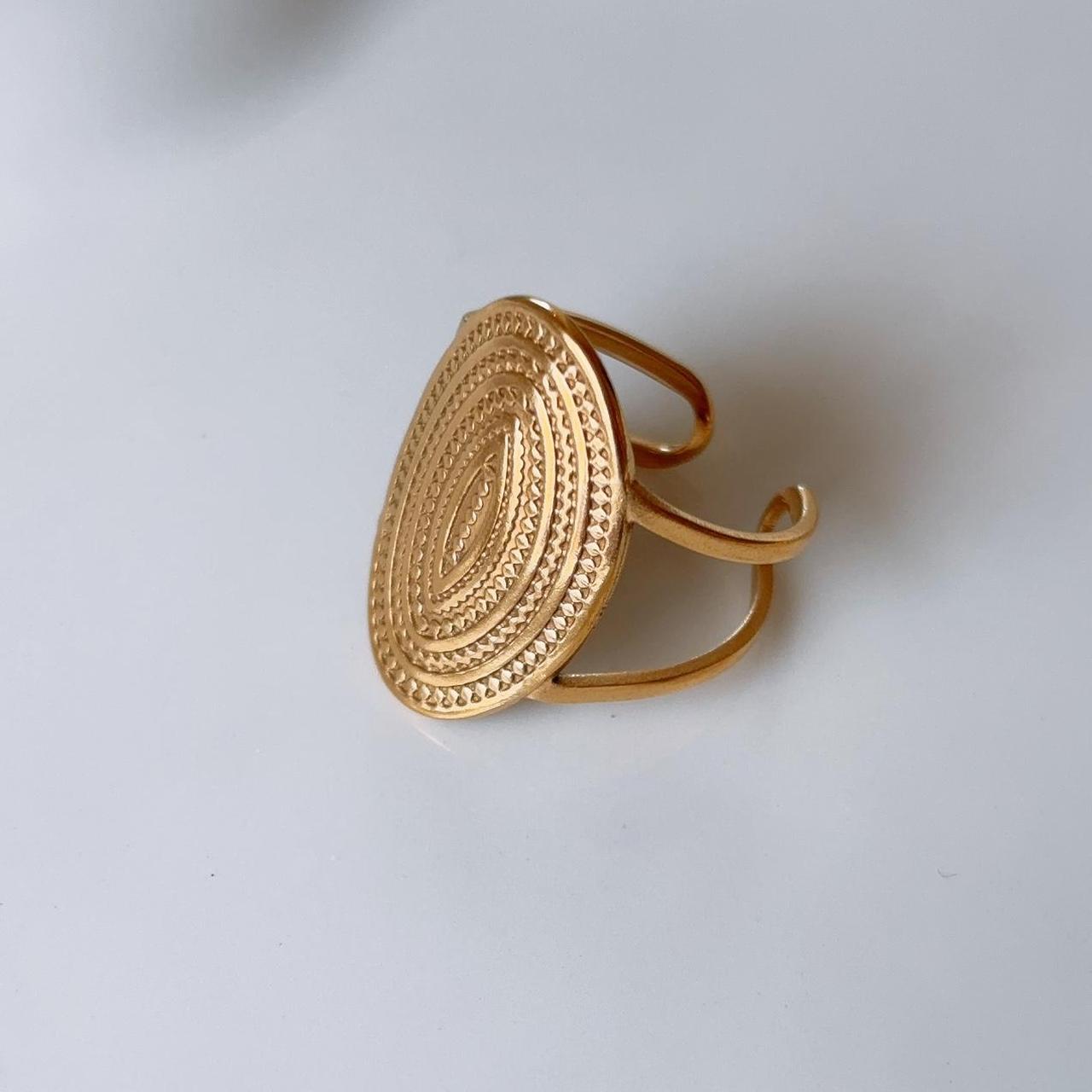 Gold medallion textured ring