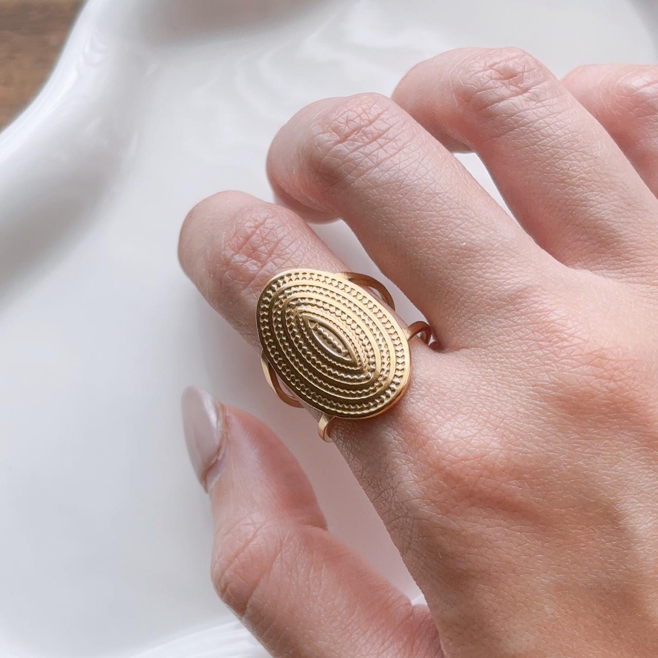 Gold medallion textured ring