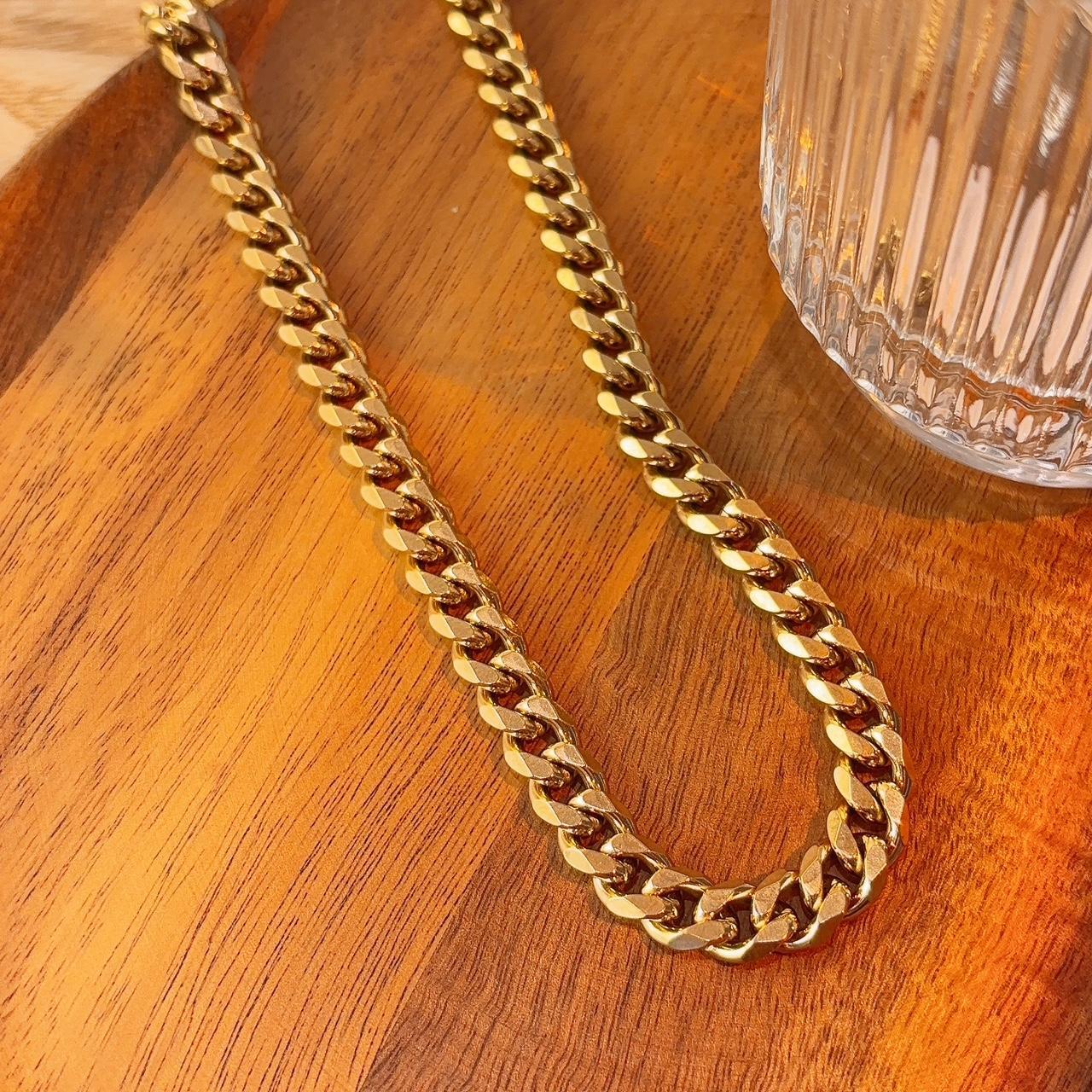 Helena gold chunky curb chain necklace