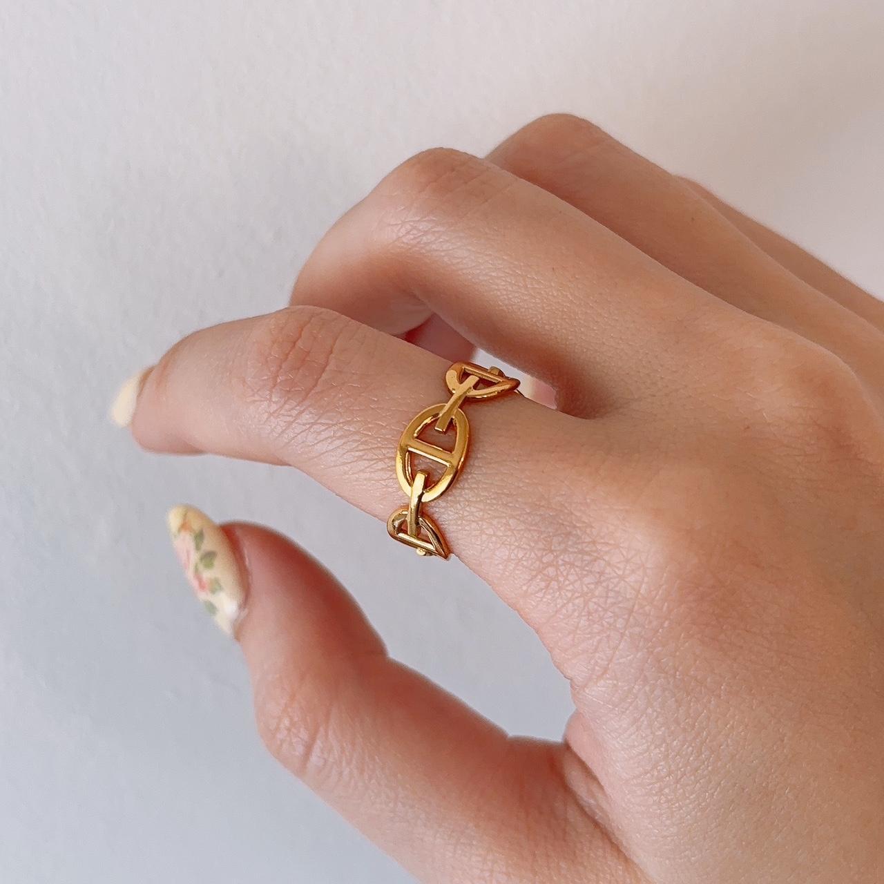 Maria gold buckle chain ring