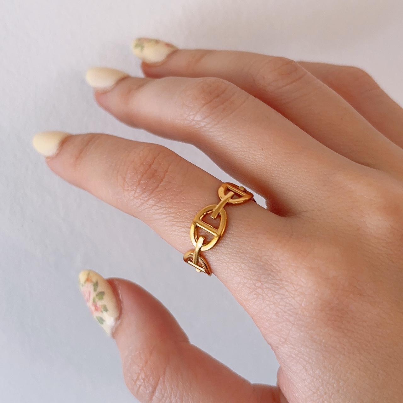 Maria gold buckle chain ring