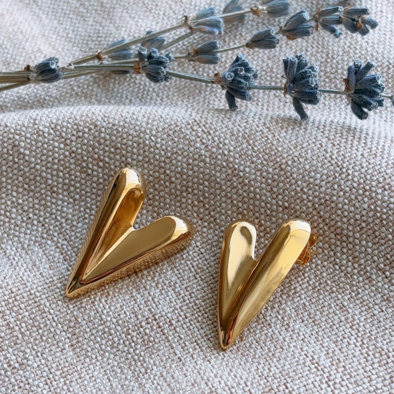 Valentine Polished Pointy Heart Stud Earring
