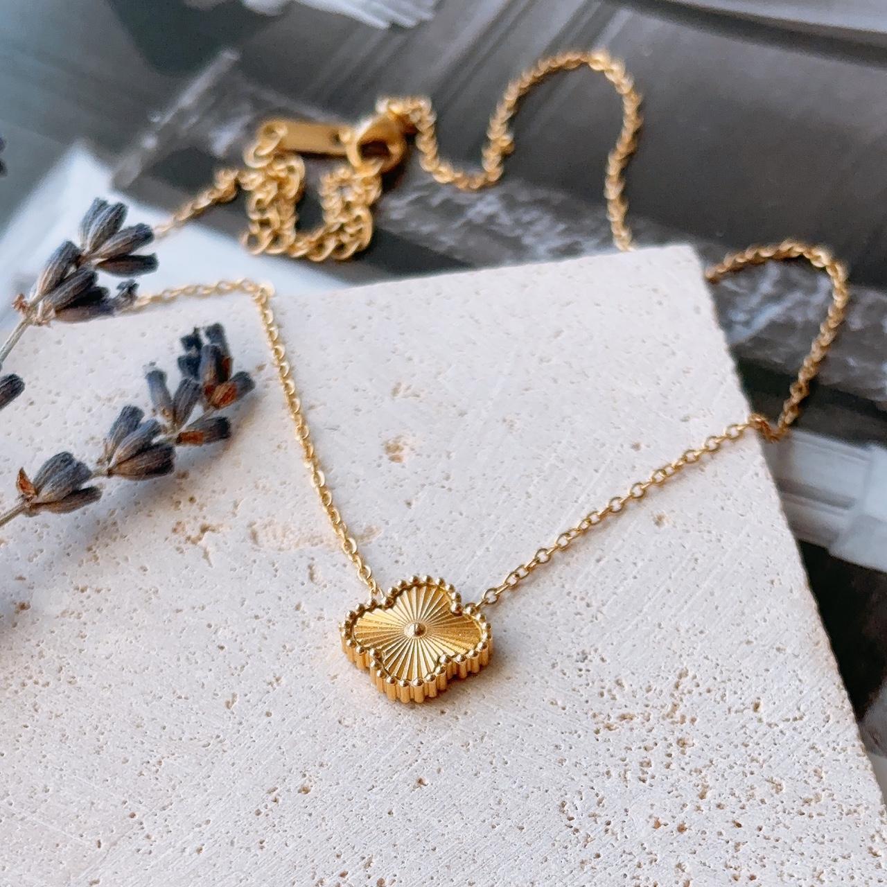 Lucky clover gold necklace