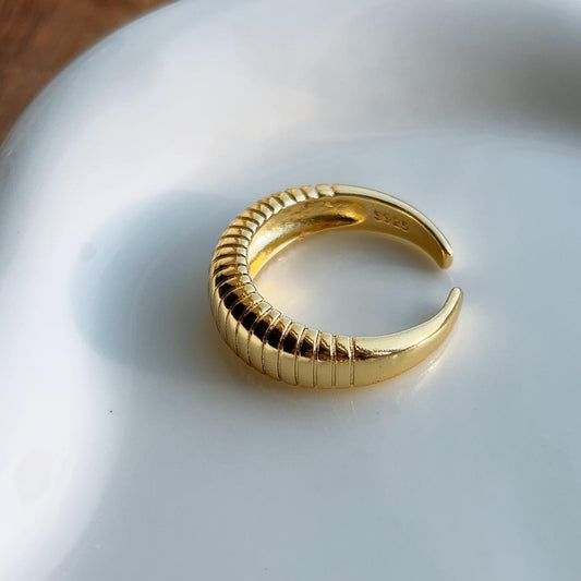 Dora reeded gold open ring