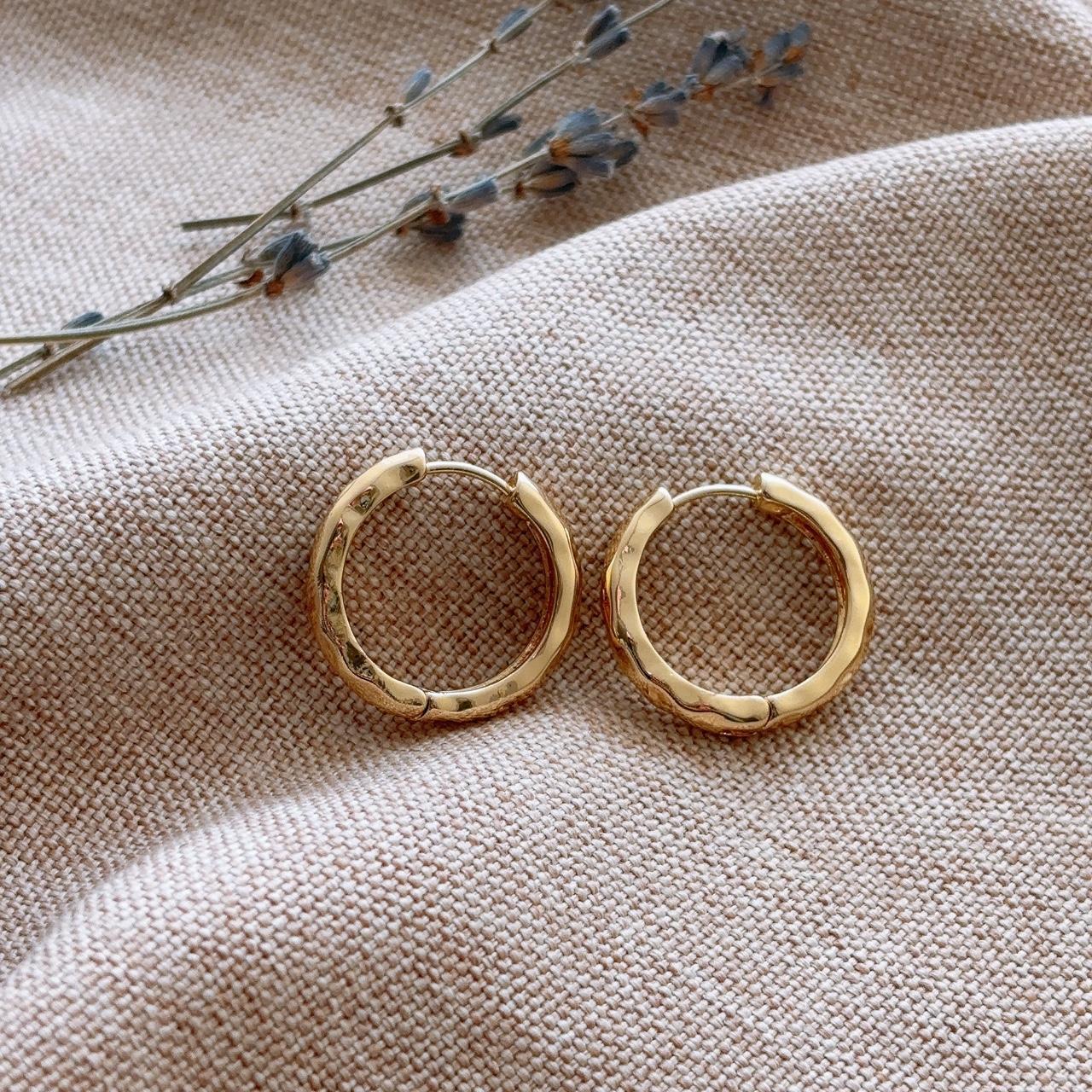 Chunky hammered gold hoop earrings