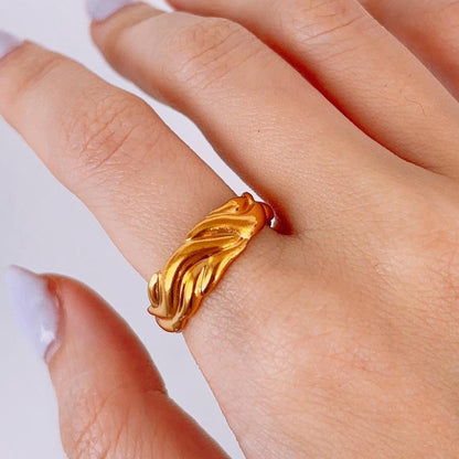 Gianna twisted wave gold open ring