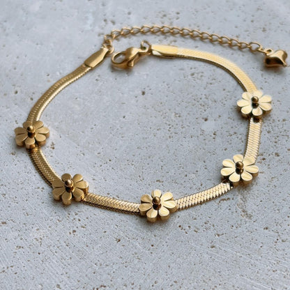 Ditsy Daisy snake chain gold bracelet