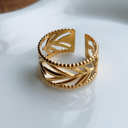 Valyrie hollow leaf gold ring