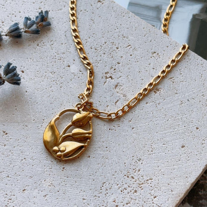 Tulip hollow gold necklace