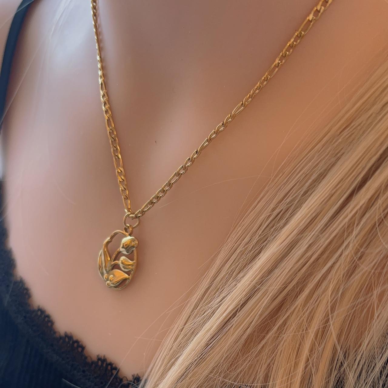 Tulip hollow gold necklace