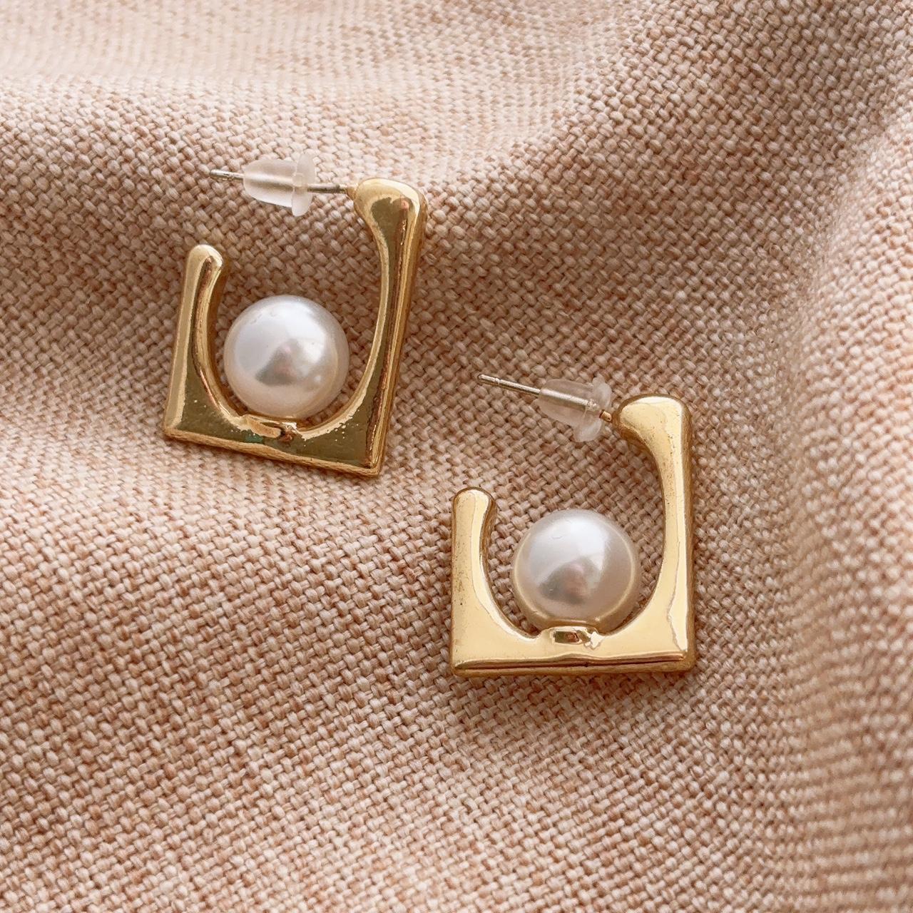 Elise Pearl Gold Hoop Stud Earrings