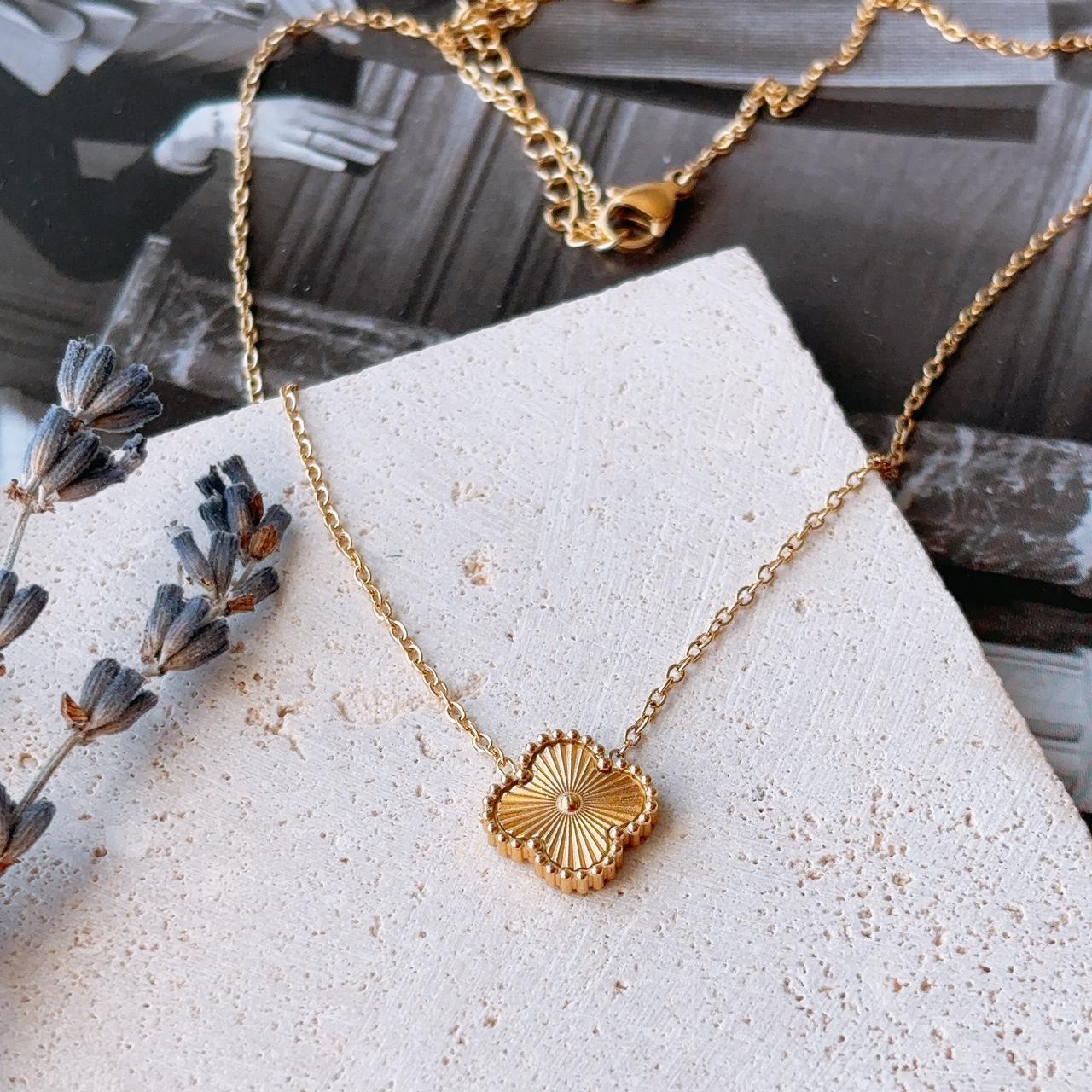 Lucky clover gold necklace