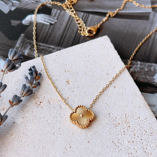 Lucky clover gold necklace