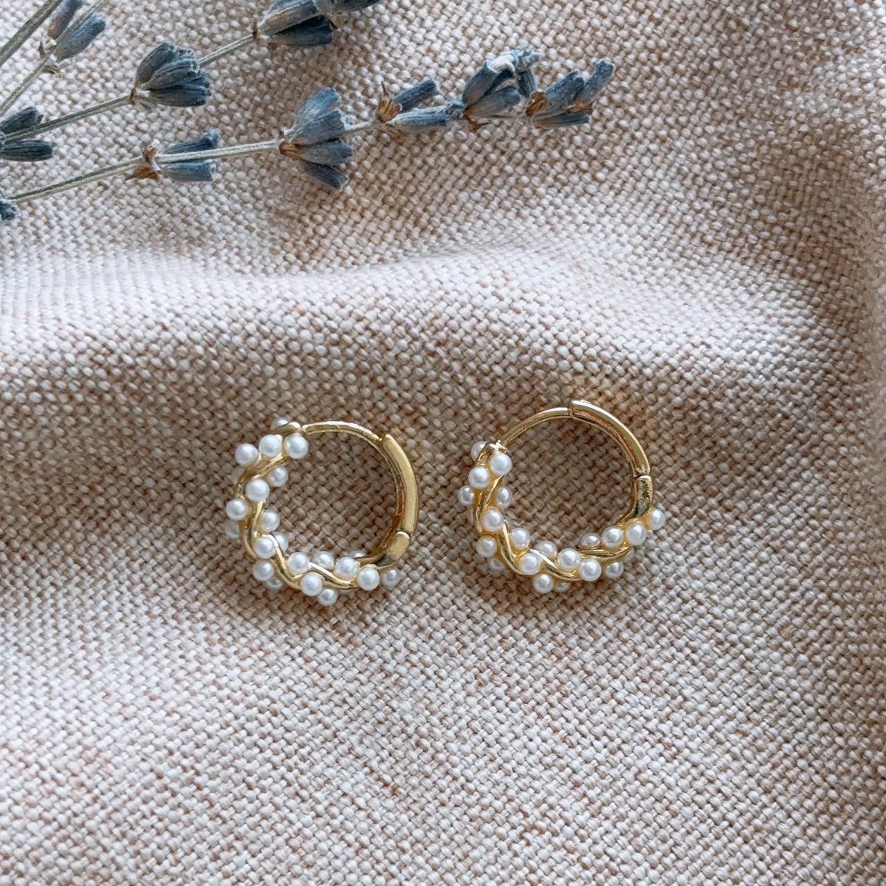 Bubble pearl gold hoop earrings