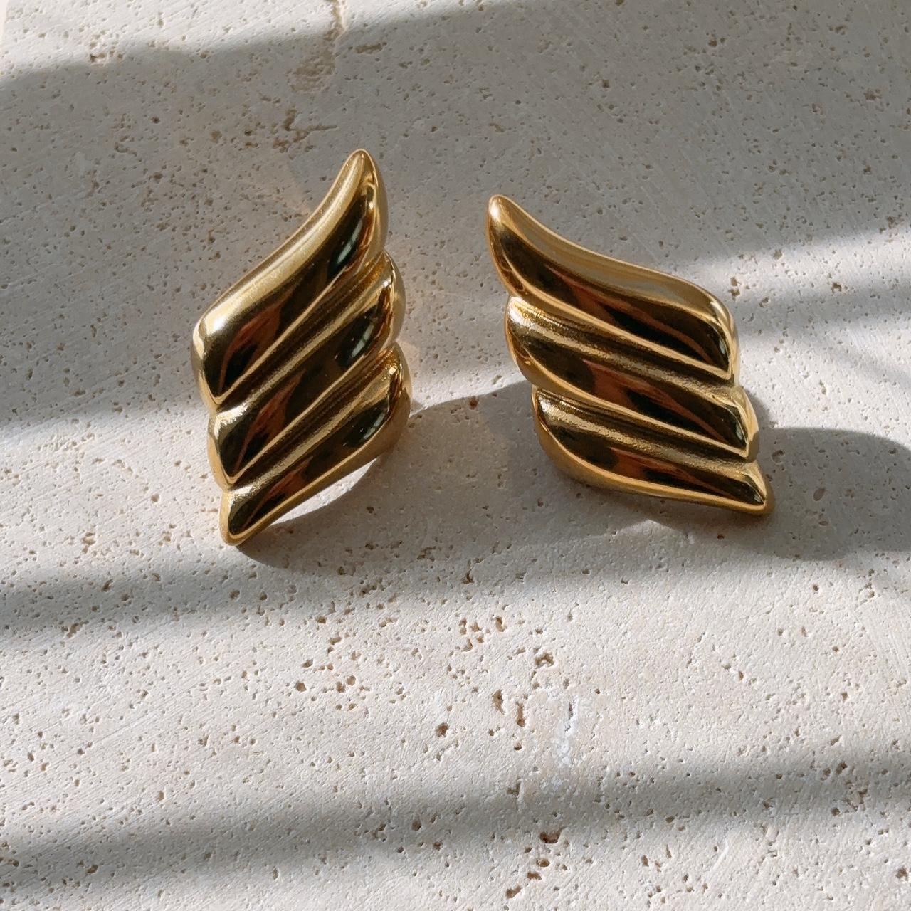 Love Angel Wings Polished Gold Stud Earring