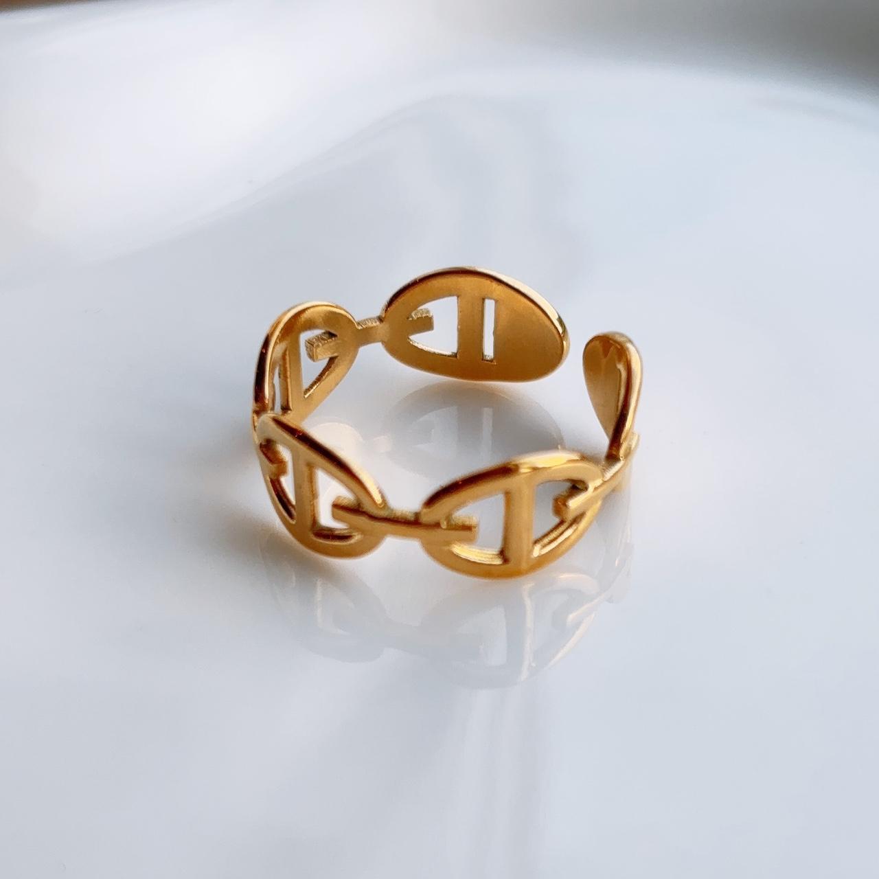 Maria gold buckle chain ring