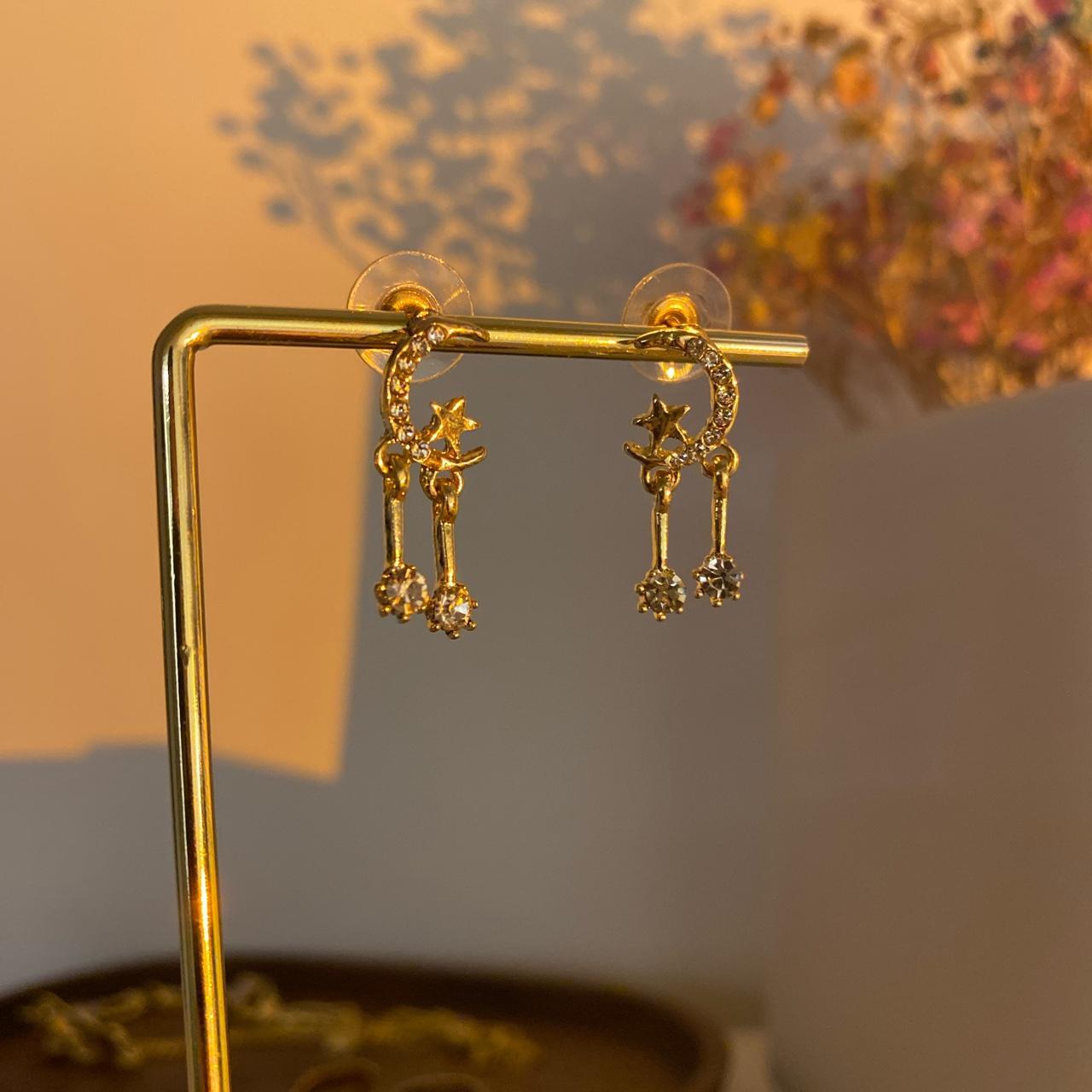 Dream of stars dangle earrings