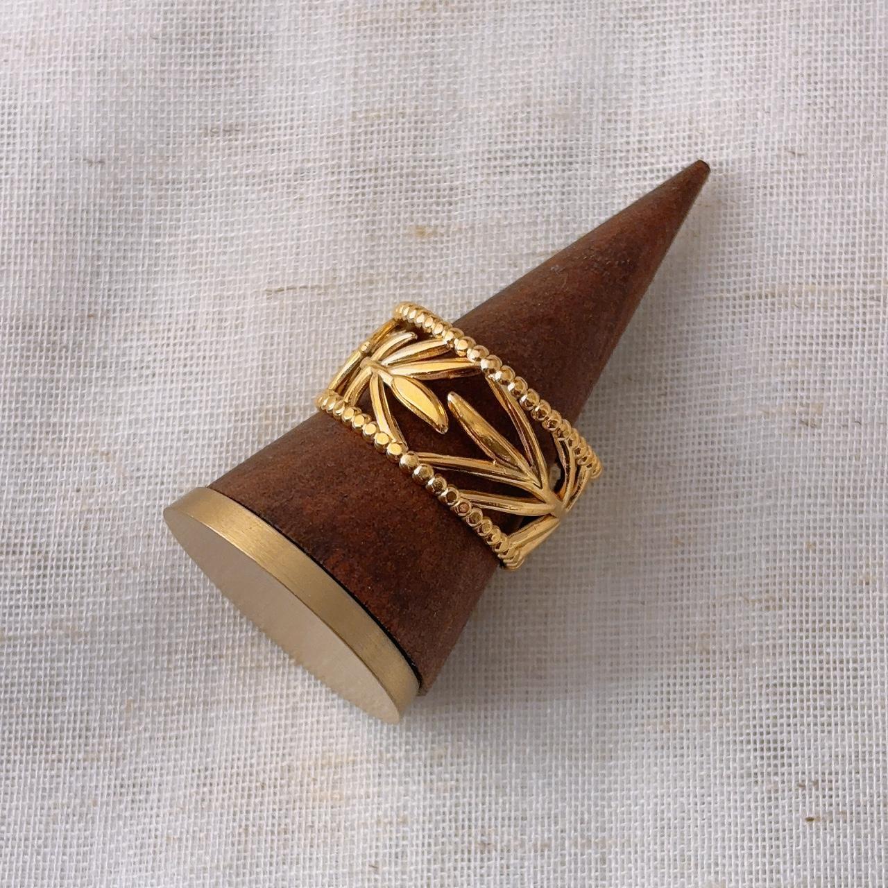 Valyrie Hollow Leaf Gold Ring