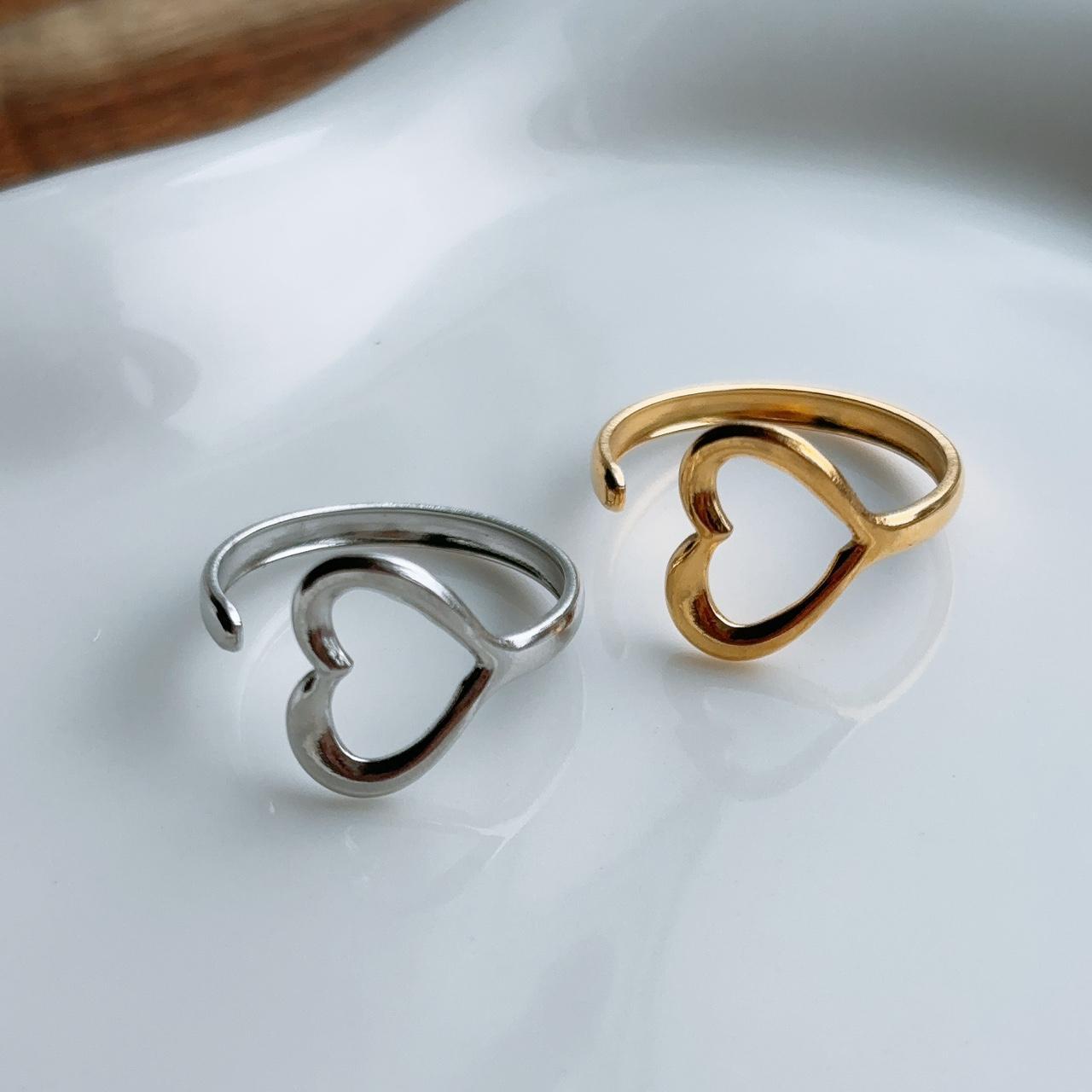 Tale of love gold ring