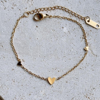 Dainty tiny heart gold bracelet