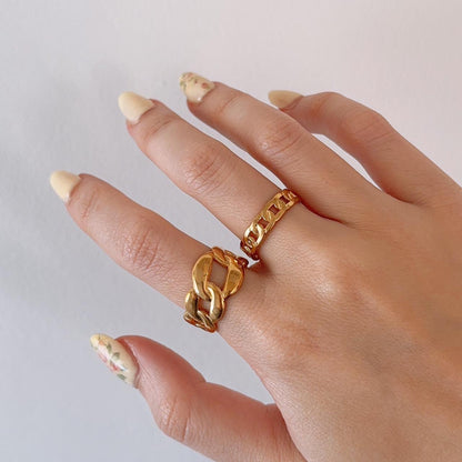 Aleka gold link chain ring