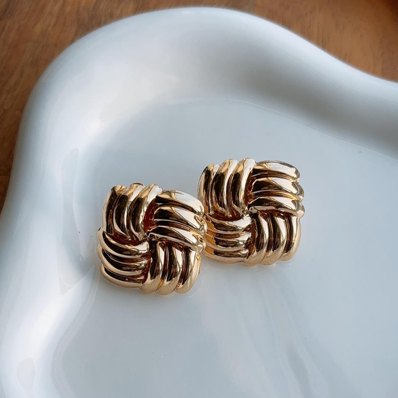 Kallie Gold Stud Earrings