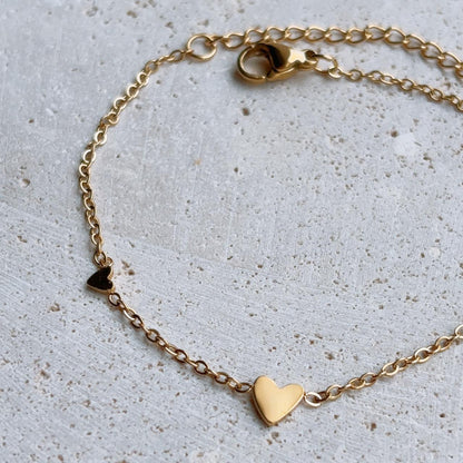 Dainty tiny heart gold bracelet