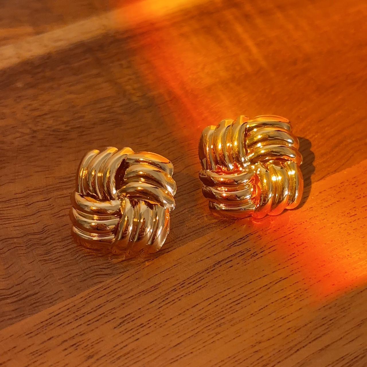 Kallie Gold Stud Earrings