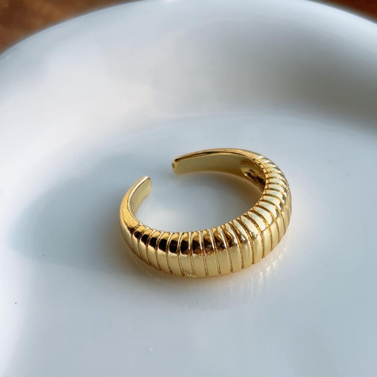 Dora reeded gold open ring