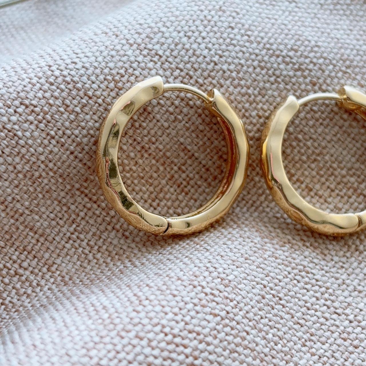 Chunky hammered gold hoop earrings