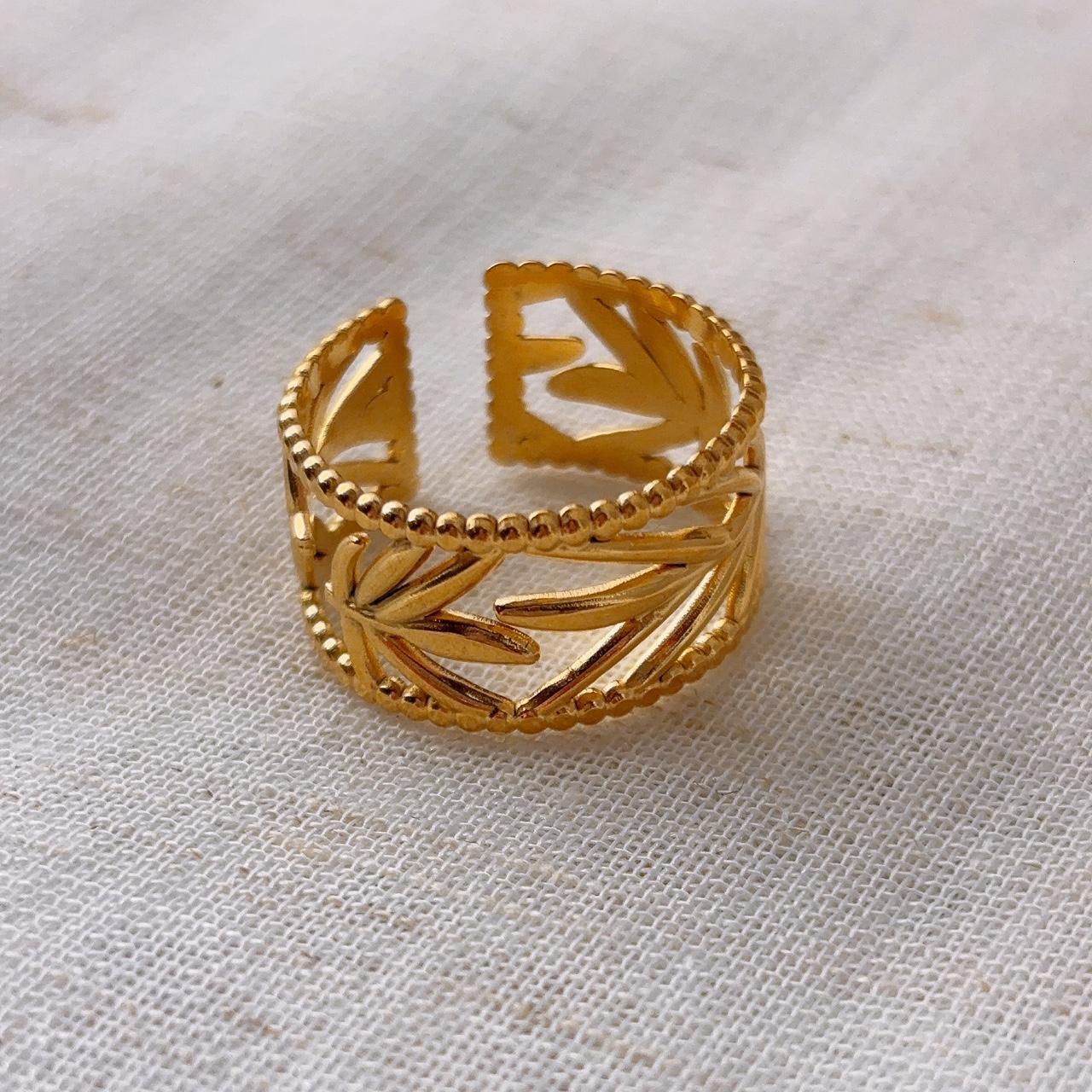 Valyrie Hollow Leaf Gold Ring