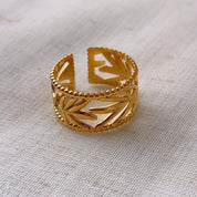 Valyrie Hollow Leaf Gold Ring