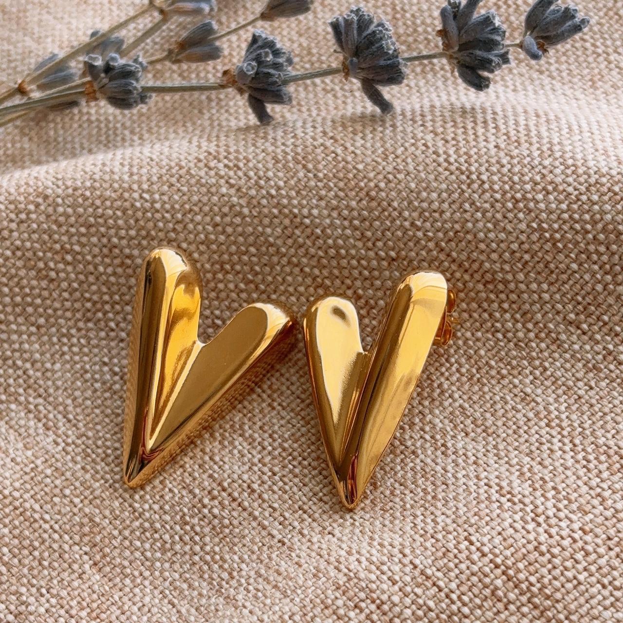 Valentine Polished Pointy Heart Stud Earring