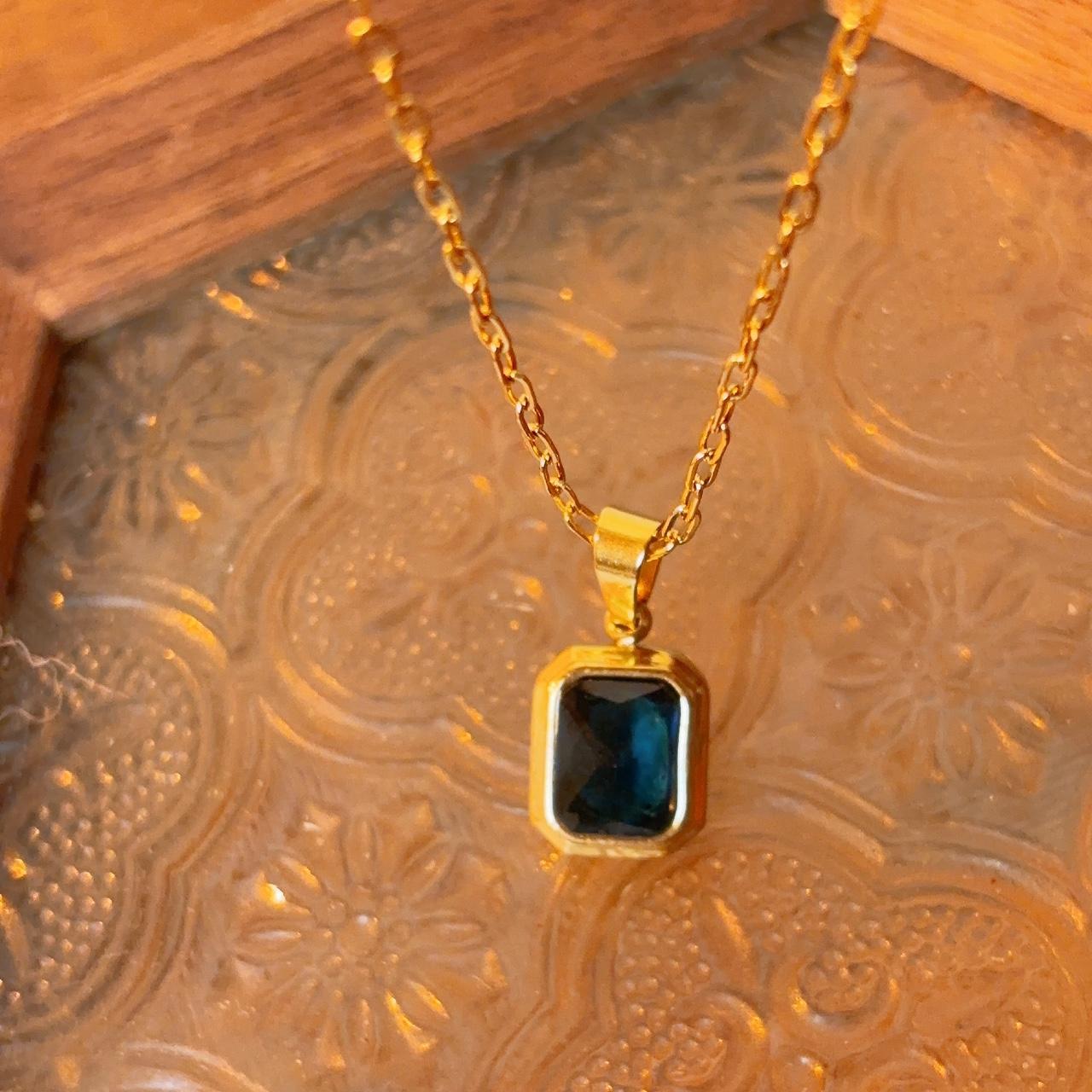 Phoebe sapphire blue gem gold chain necklace