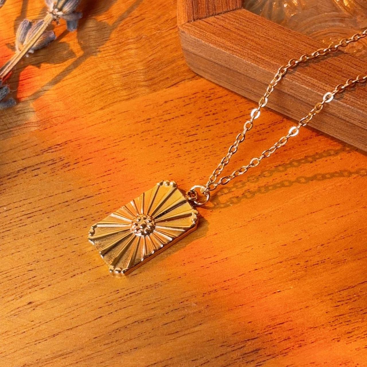 Soloni Sunburst pendant gold necklace