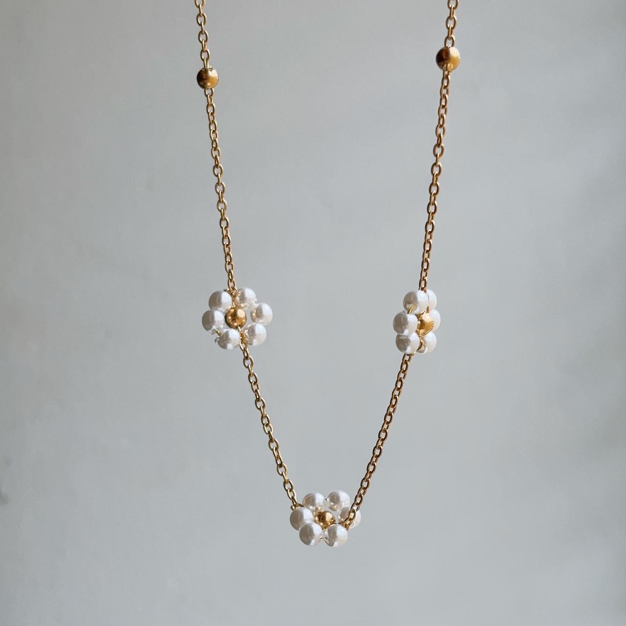 Sylvie pearl flowers gold necklace