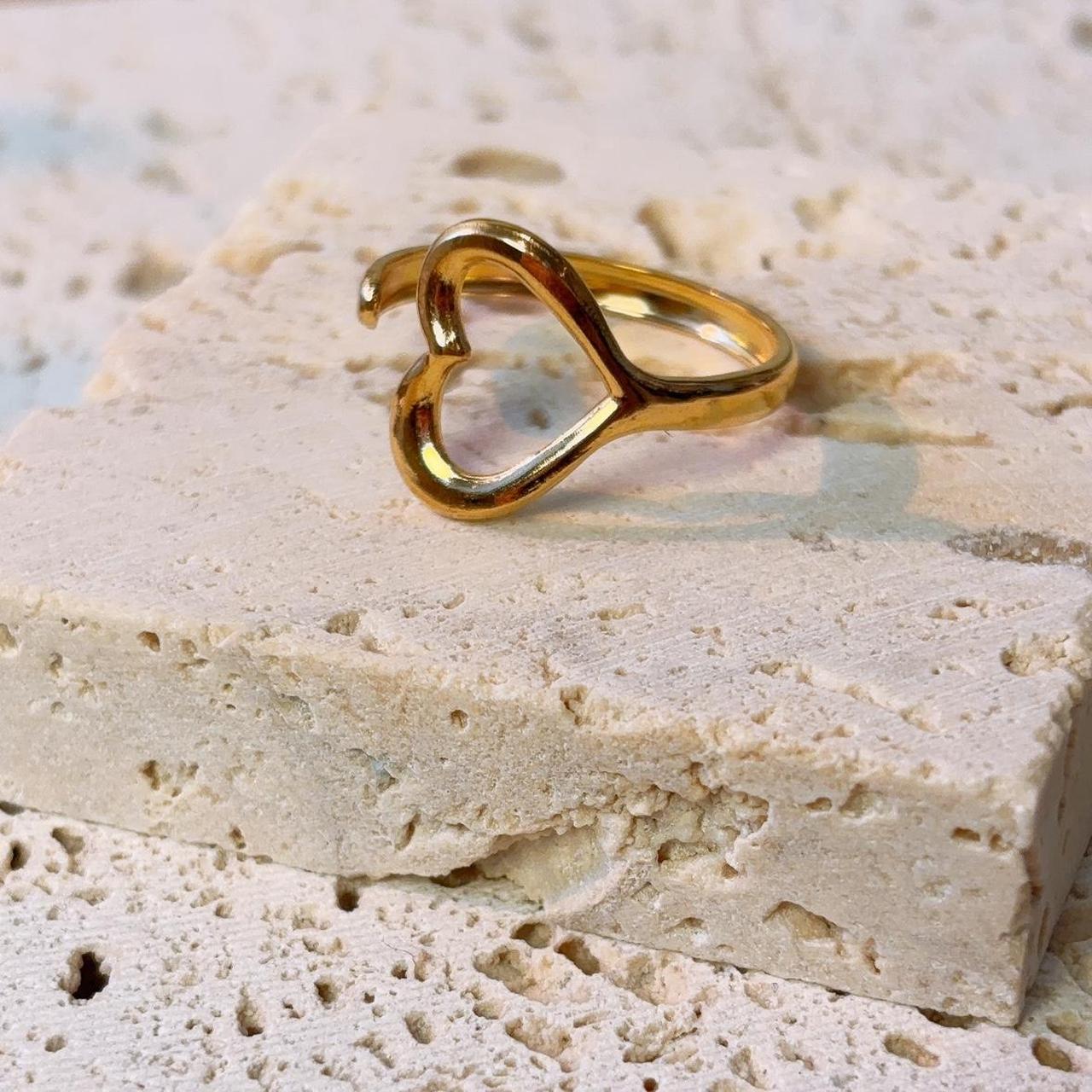 Tale of love gold ring