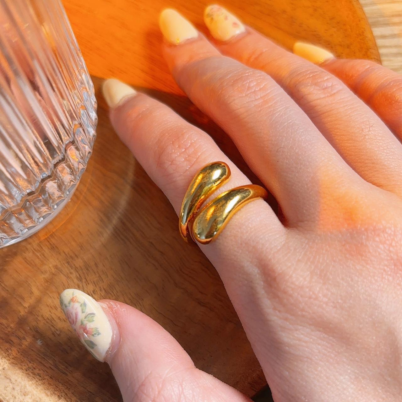 Teardrop serpent gold open ring