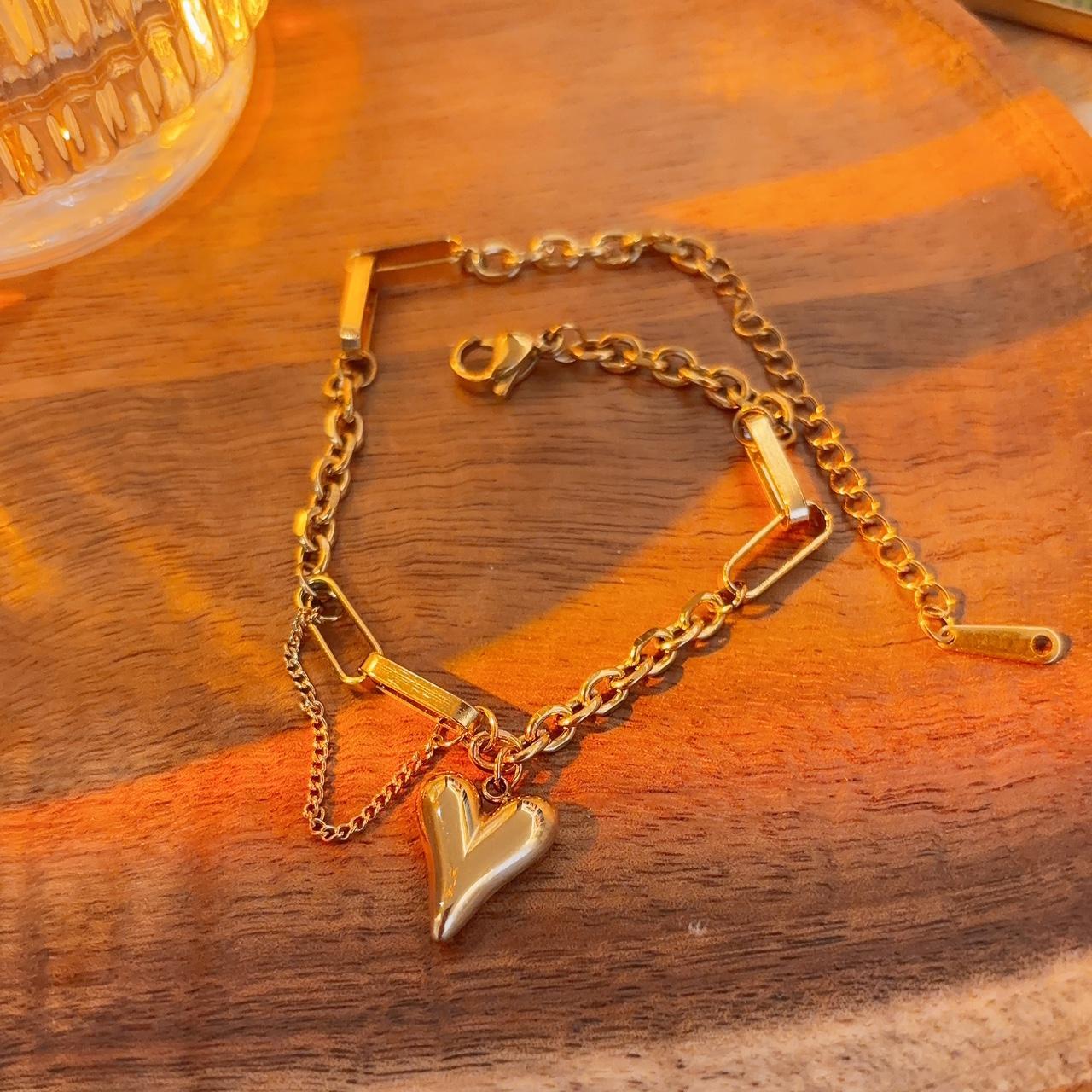 Valentine heart gold bracelet